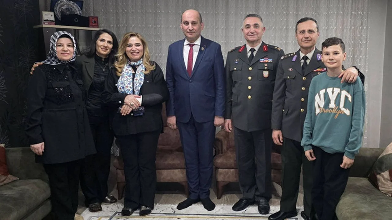 Garnizon Komutanı Tecimer'den Kumartaşlı Ailesine Bayram Ziyareti