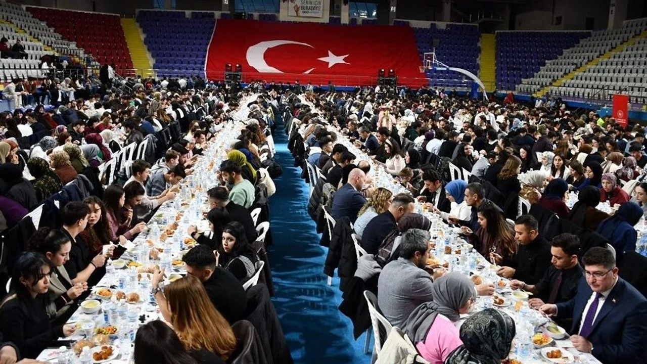 Afyonkarahisar’da Dev Kampüs İftarı: 1300 Üniversiteli Aynı Sofrada Buluştu