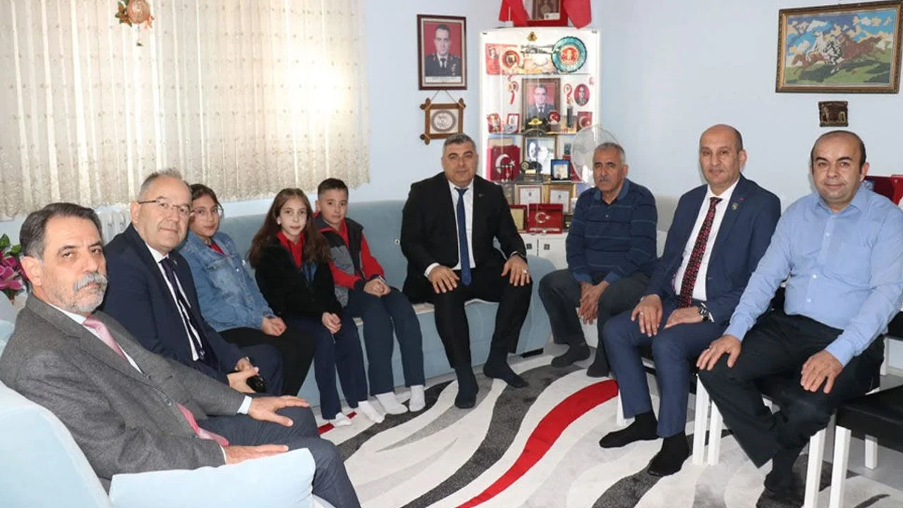 Afyonkarahisar'da Eğitim Camiasından Duygulandıran Vefa Ziyareti