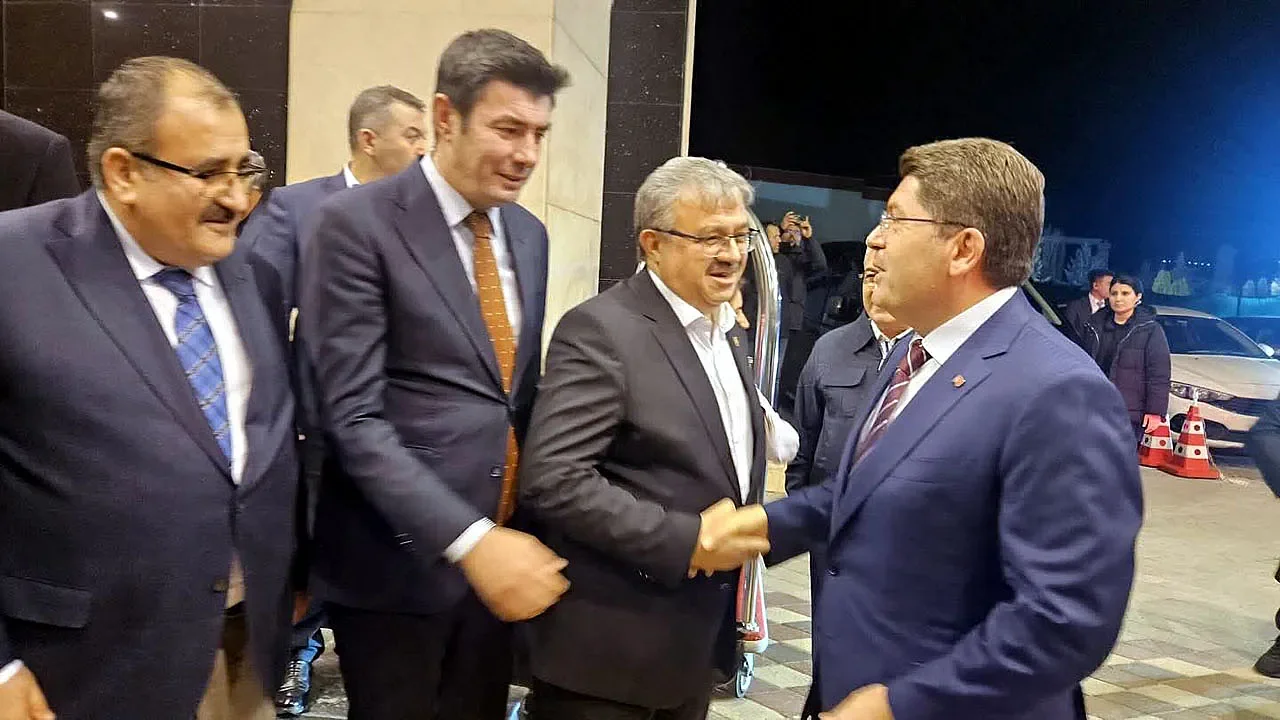 Bakan Tunç Afyonkarahisar’da: Gece Yarısı Kente Ulaştı, Protokol Tarafından Karşılandı