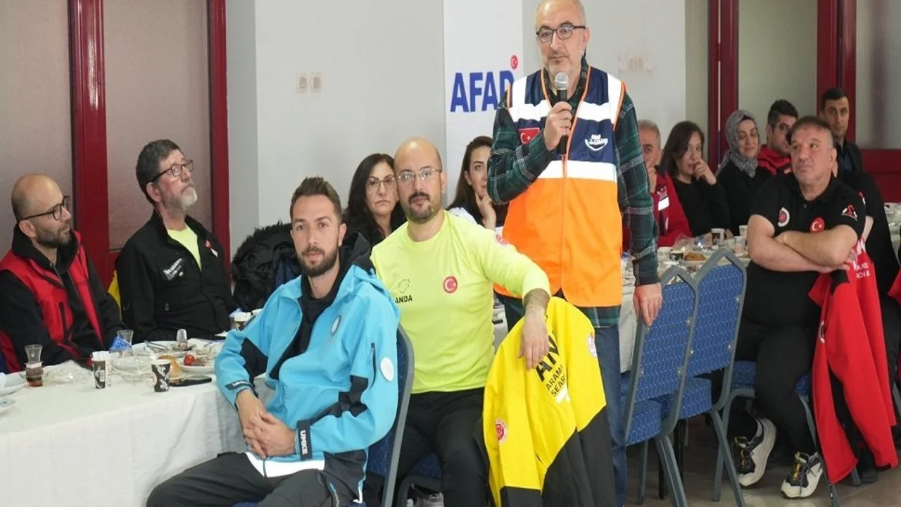 Afyonkarahisar'da Afet Koordinasyon Zirvesi: AFAD Yönetimi ve STK'lar Sahadaki Zorlukları Değerlendirdi