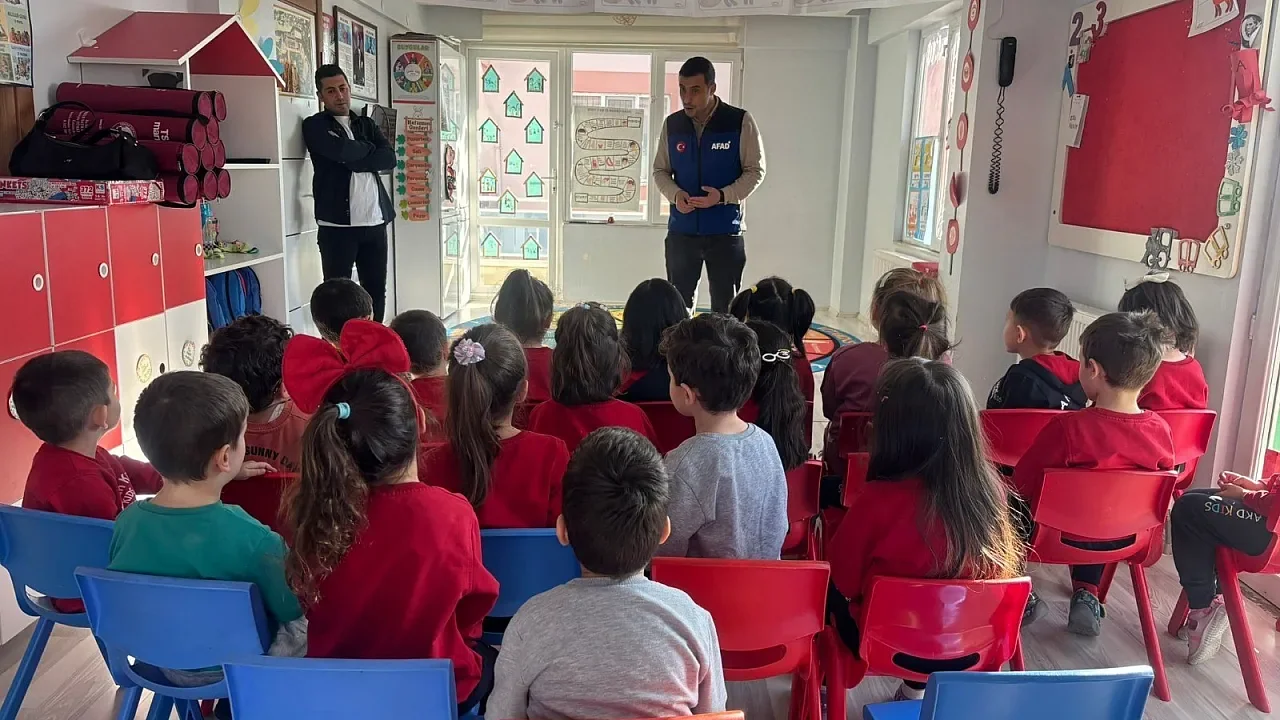 Afyonkarahisar’da Öğrencilere Afet Bilinci Aşılanıyor: AFAD’dan İki Okulda Kritik Tatbikat