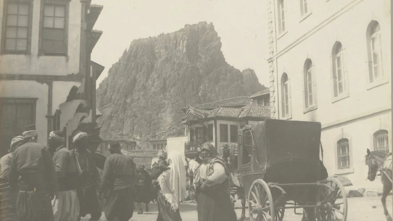 Tarihin Sessiz Tanığı: 19. Yüzyılın Afyonkarahisar'ı "Anadolu-i Şahane Menazırı" Albümünde Yeniden Canlanıyor