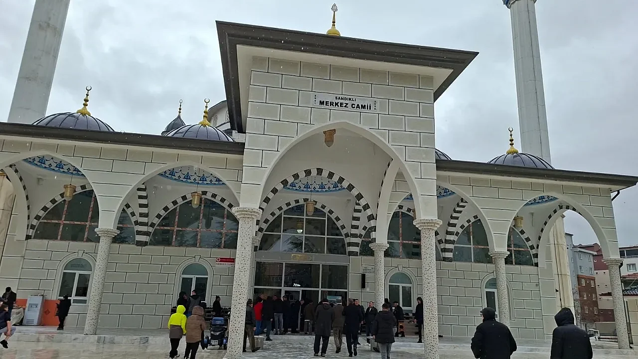 Sandıklı Merkez Camii 4 Yılın Ardından İbadete Açıldı