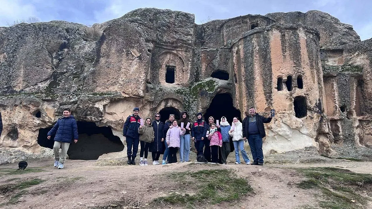 Jandarma’dan İhsaniye’de KADES Seferberliği: 291 Vatandaşa Acil Destek Eğitimi