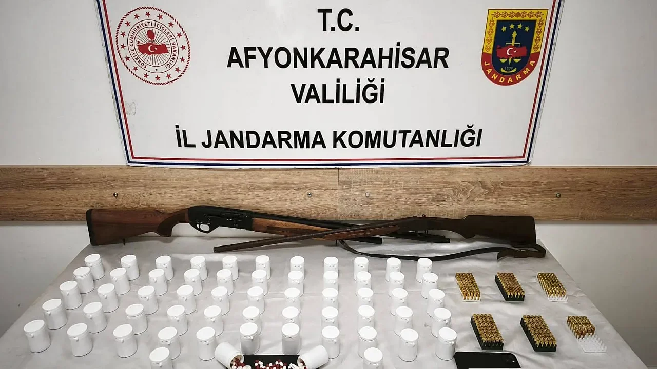 Sülümenli'de Jandarmadan Zehir Operasyonu: Binlerce Hapla Yakalanan Şahıs Tutuklandı