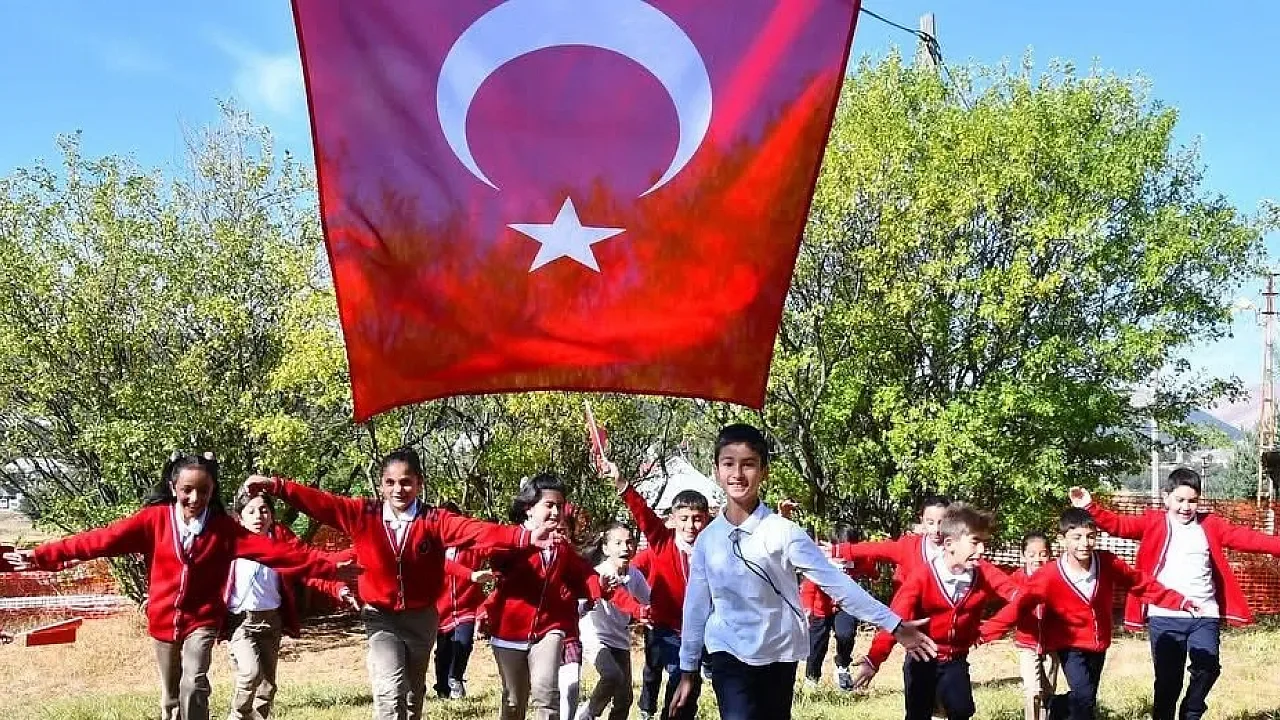 Afyon’da Eğitimde İkinci Yarı 'Bayrak' Temasıyla Başlıyor
