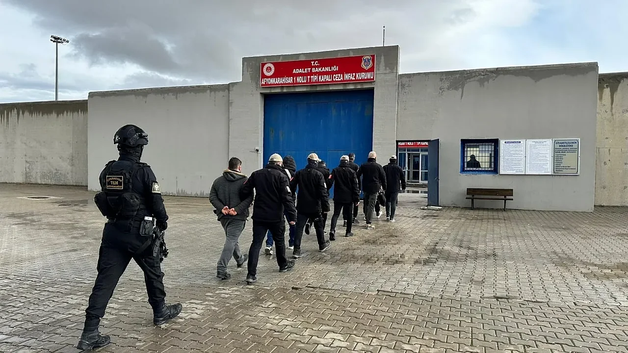 Afyon Merkezli 4 İlde DEAŞ Operasyonu: Kırmızı Bültenle Aranan 6 Sözde Yönetici Tutuklandı