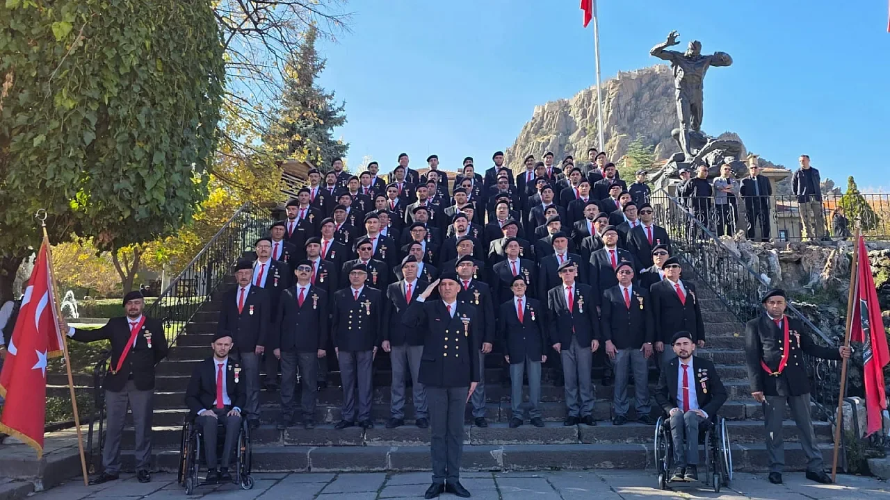 Afyonkarahisar’dan Sınır Hattındaki Bayrak Provokasyonuna Sert Rest: Sabrımızla Oynamayın