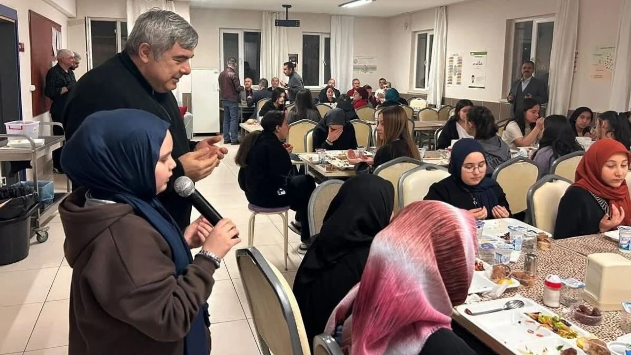 Afyonkarahisar Eğitim Camiası Geleneksel İftar Sofrasında Buluştu