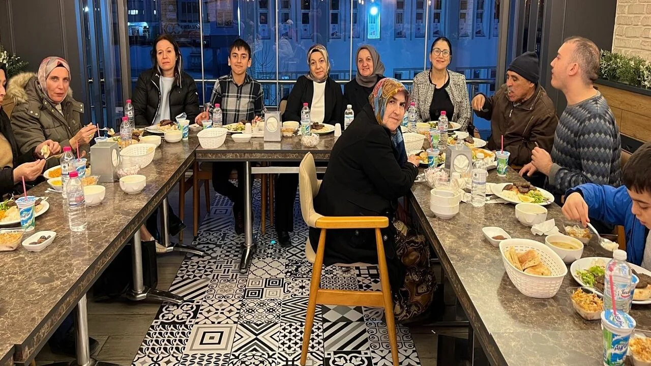 Gönül Dostları Derneği Üyeleri İftar Sofrasında Bir Araya Geldi