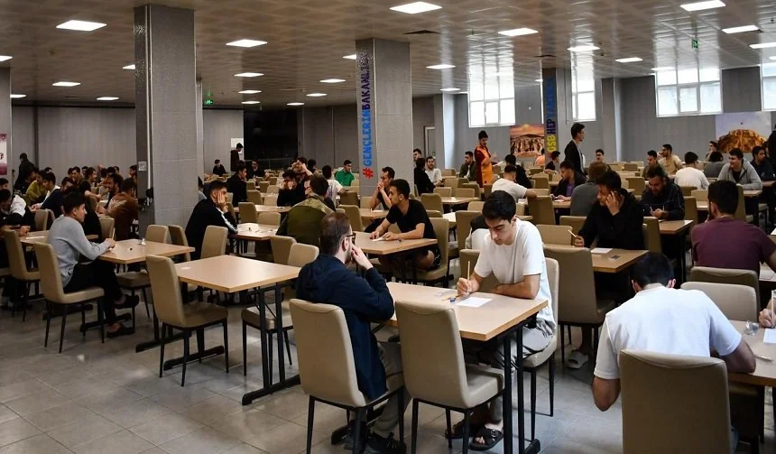 Afyonkarahisar'da 3 Bin 800 Üniversiteli "Genç Takım Projesi" Final Sınavında Ter Döktü