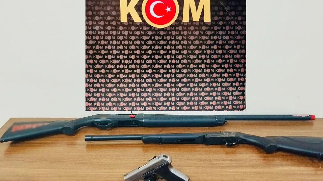 Afyon Polisi'nden Çifte Operasyon: Emirdağ ve Sandıklı'da Silah Kaçakçılığına Geçit Yok