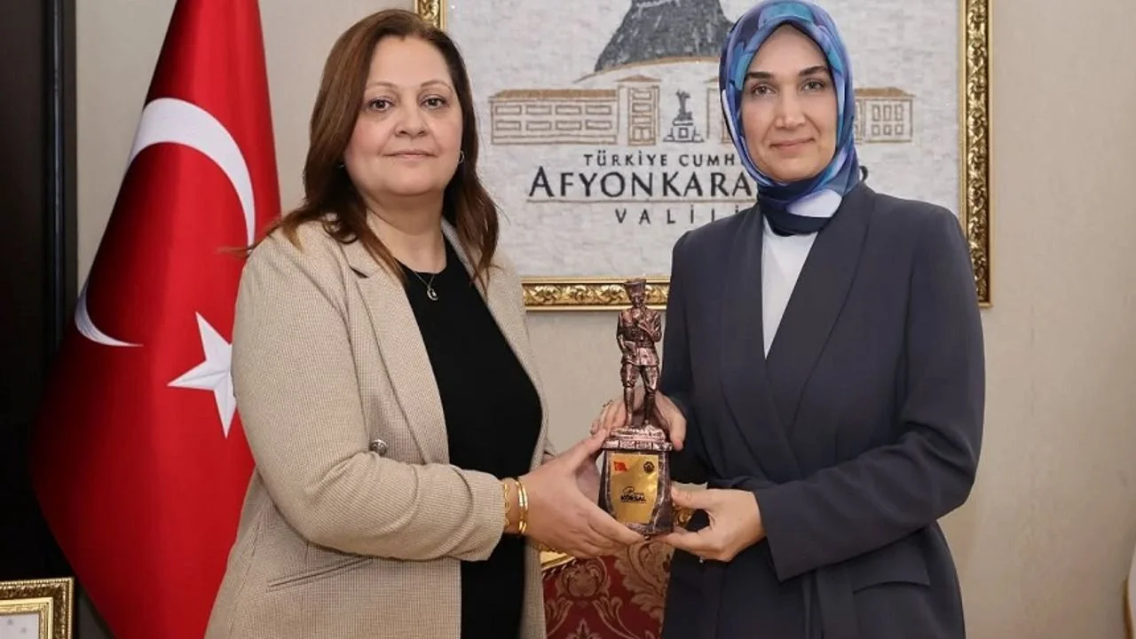 Afyonkarahisar'da Ayrılık Vakti: Başkan Burcu Köksal'dan Vali Yiğitbaşı'na Veda Ziyareti