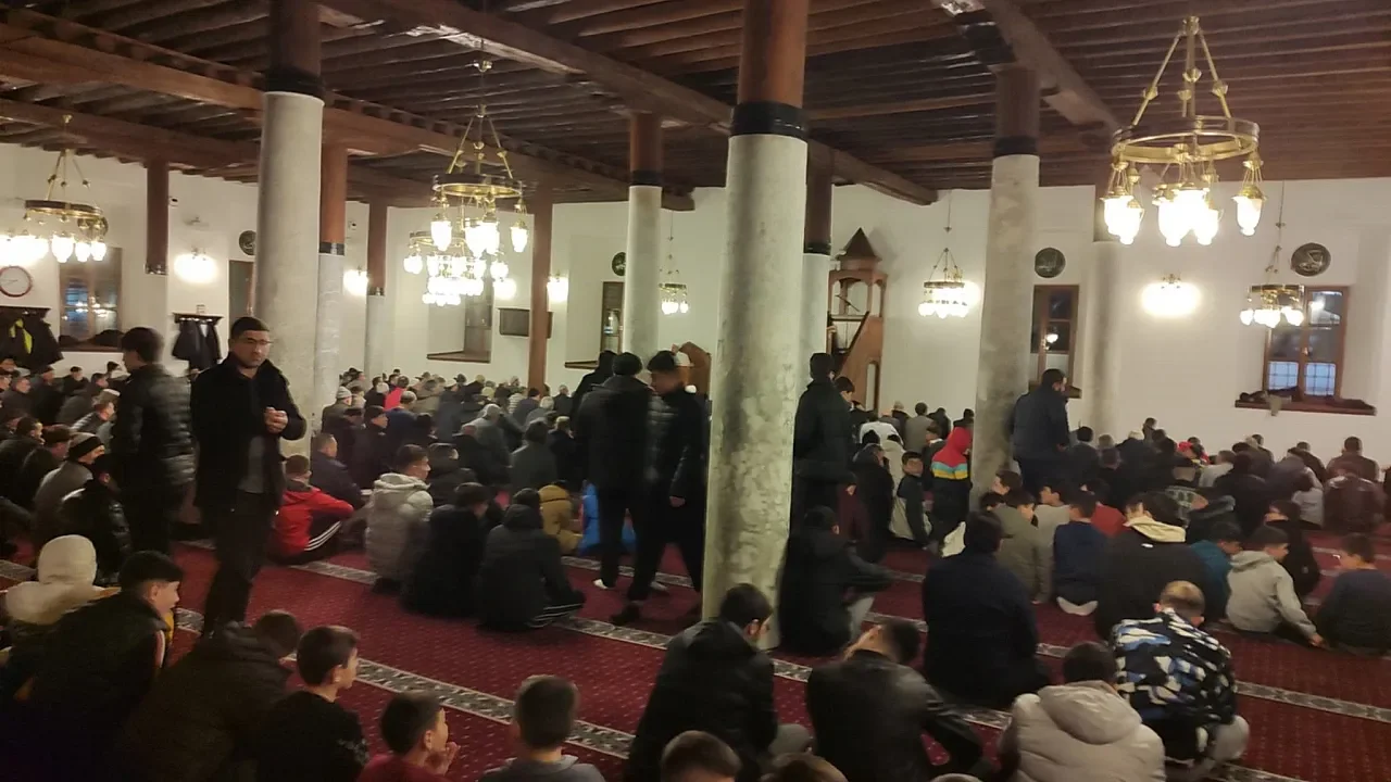 Afyonkarahisar’da Berat Kandili Bereketi: Camiler Dualarla Yankılandı