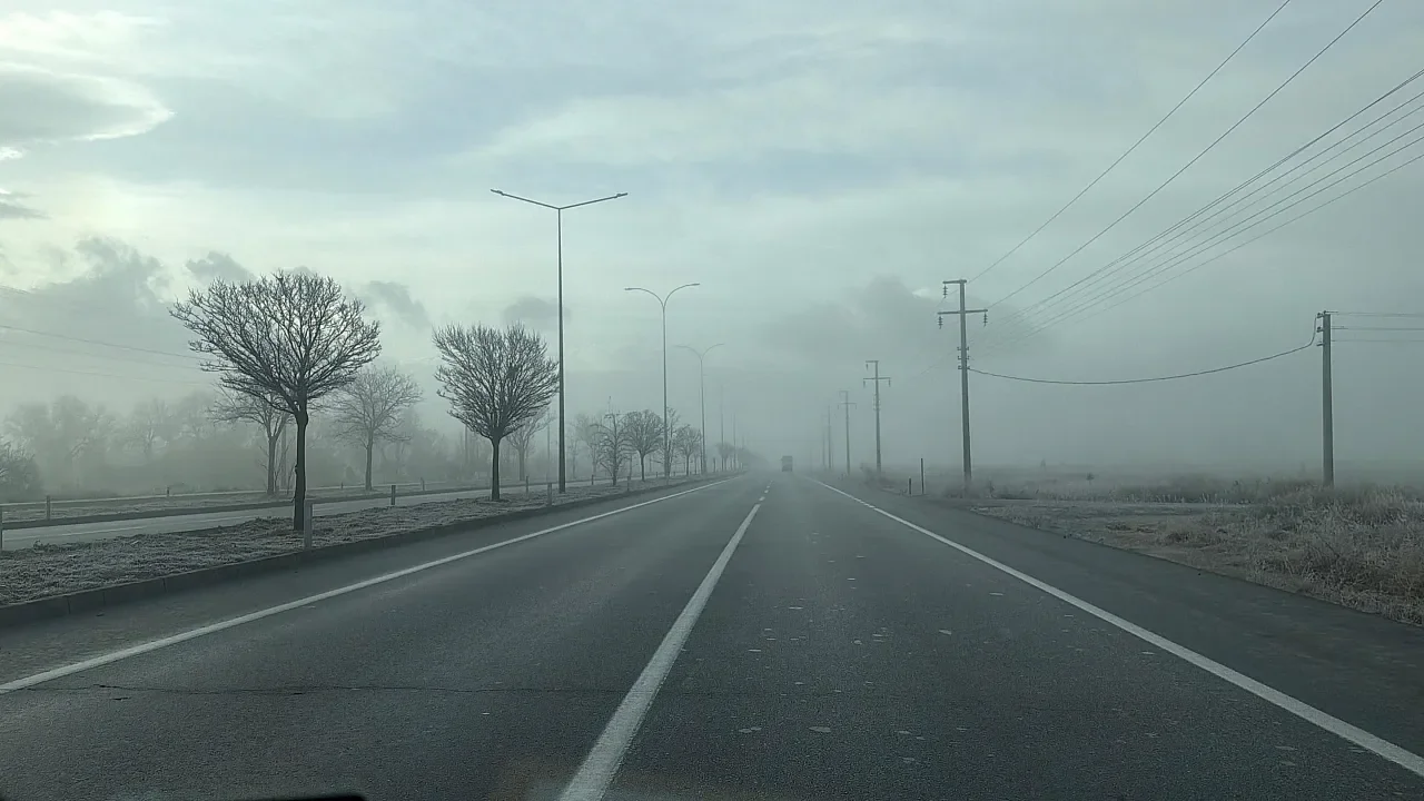 Afyonkarahisar Yollarında Sis Engeli: Görüş Mesafesi Düştü, Ekipler Teyakkuzda
