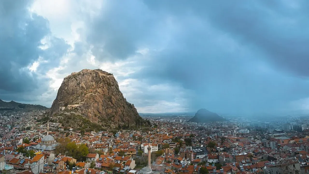 Afyonkarahisar’ın Nüfus Haritası Güncellendi: İşte En Kalabalık ve En Tenha İlçeler