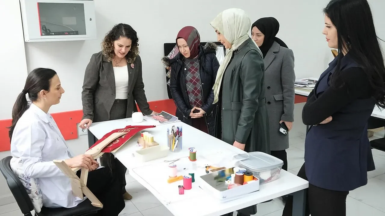 AK Parti Kurmaylarından Kültürel Miras Vurgusu: Olgunlaşma Enstitüsü’ne Ziyaret