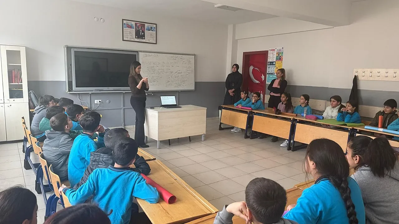 Afyonkarahisar'da "Nezaket" Dersi Öğrencilerden: AKRANFEST ile Okul İklimi Değişiyor