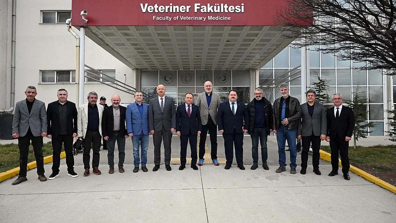 AKÜ Veteriner Fakültesi’nde Yeni Dönem: Dekanlık Görevi Prof. Dr. Zeki Gürler’e Emanet