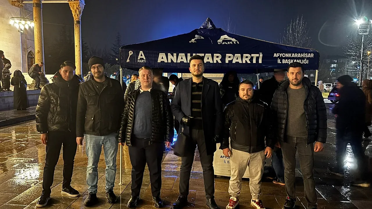 Anahtar Parti Gençlik Kolları’ndan Berat Kandili’nde Anlamlı Buluşma