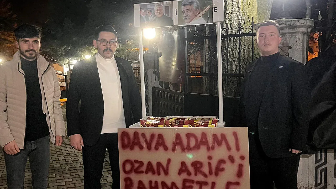 Anahtar Parti Gençliği’nden Ozan Arif İçin Vefa Programı