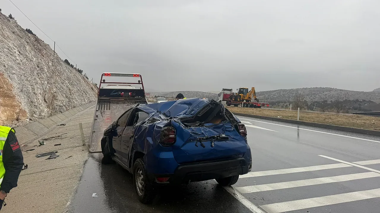 Emirdağ Çıkışında Can Pazarı: Hurdaya Dönen Araçtan Yaralı Kurtuldu