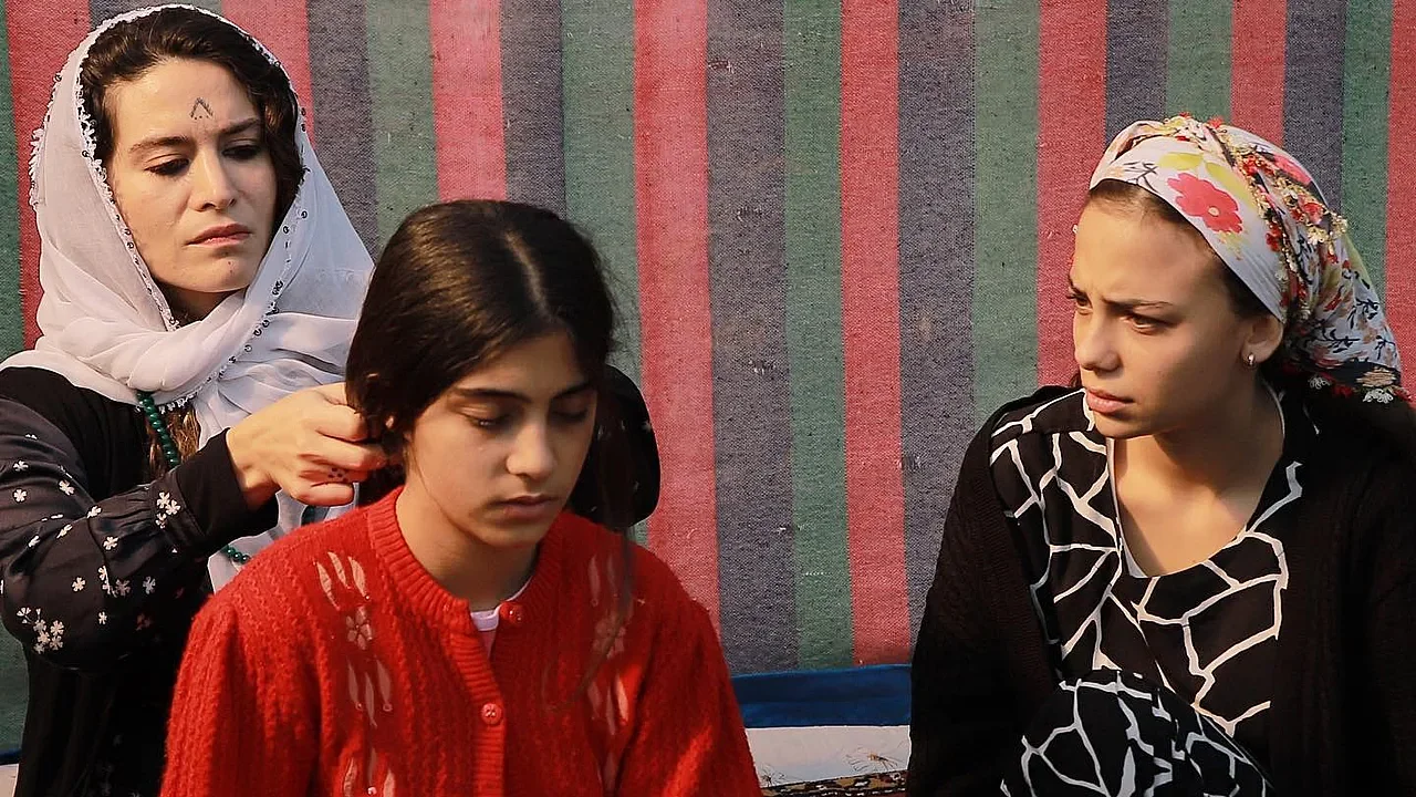 Belçim Bilgin'in 'Saç Örme' Eylemine Katılması Tepkilere Neden Oldu