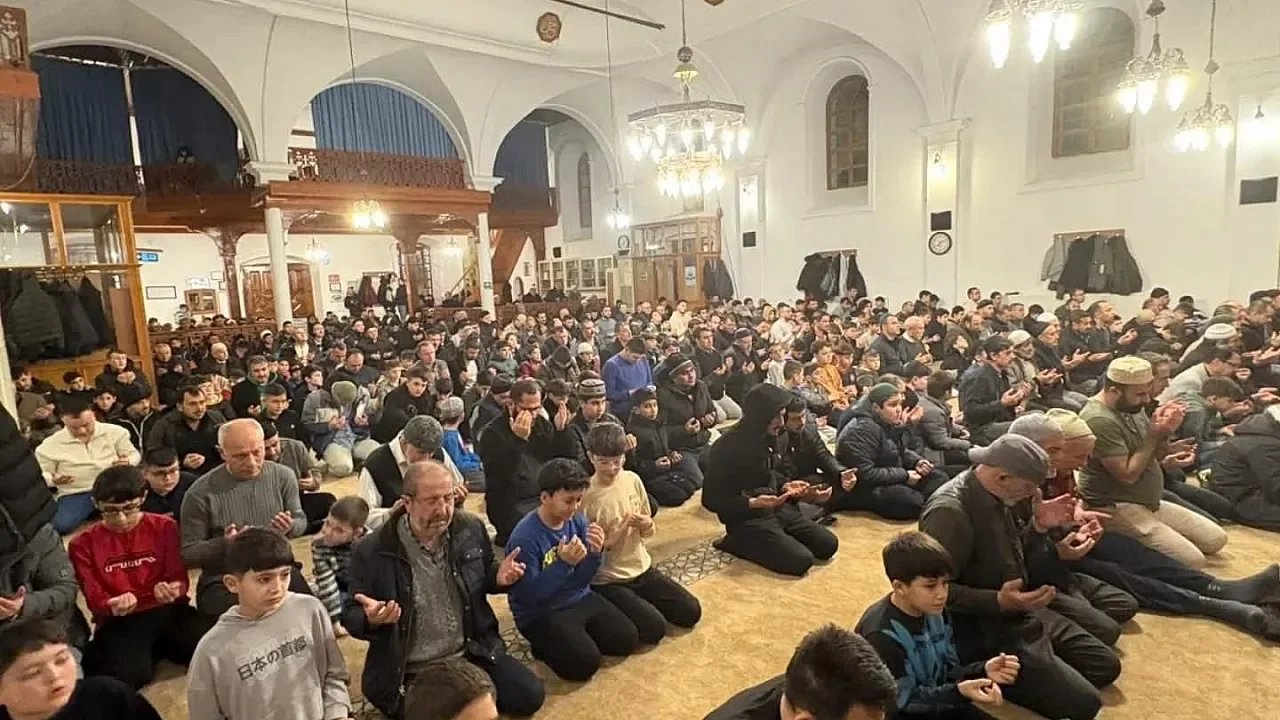 Bolvadin'de Nesiller Camide Buluştu: 'Vakti Kuşanmak' Projesine Yoğun İlgi