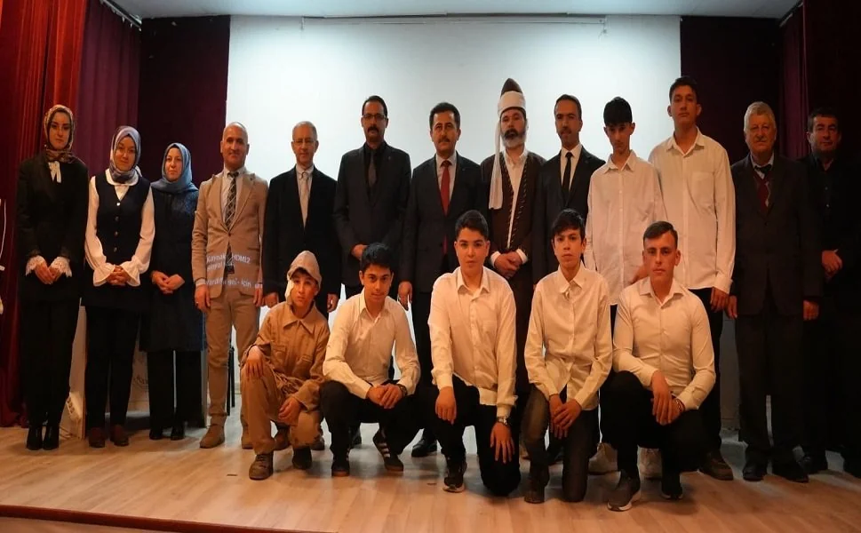 Afyonkarahisar'da Lise Öğrencilerinden Tarık Buğra'ya Vefa: Edebi Mirası Anlatıldı