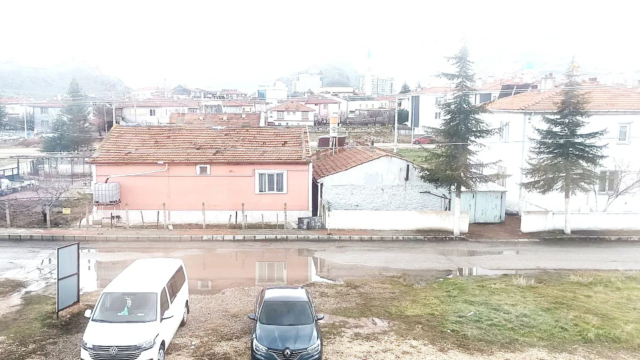 Karşıyaka Sakinlerinden ‘Çifte Standart’ Tepkisi: Çamur Çilesi Ne Zaman Bitecek?