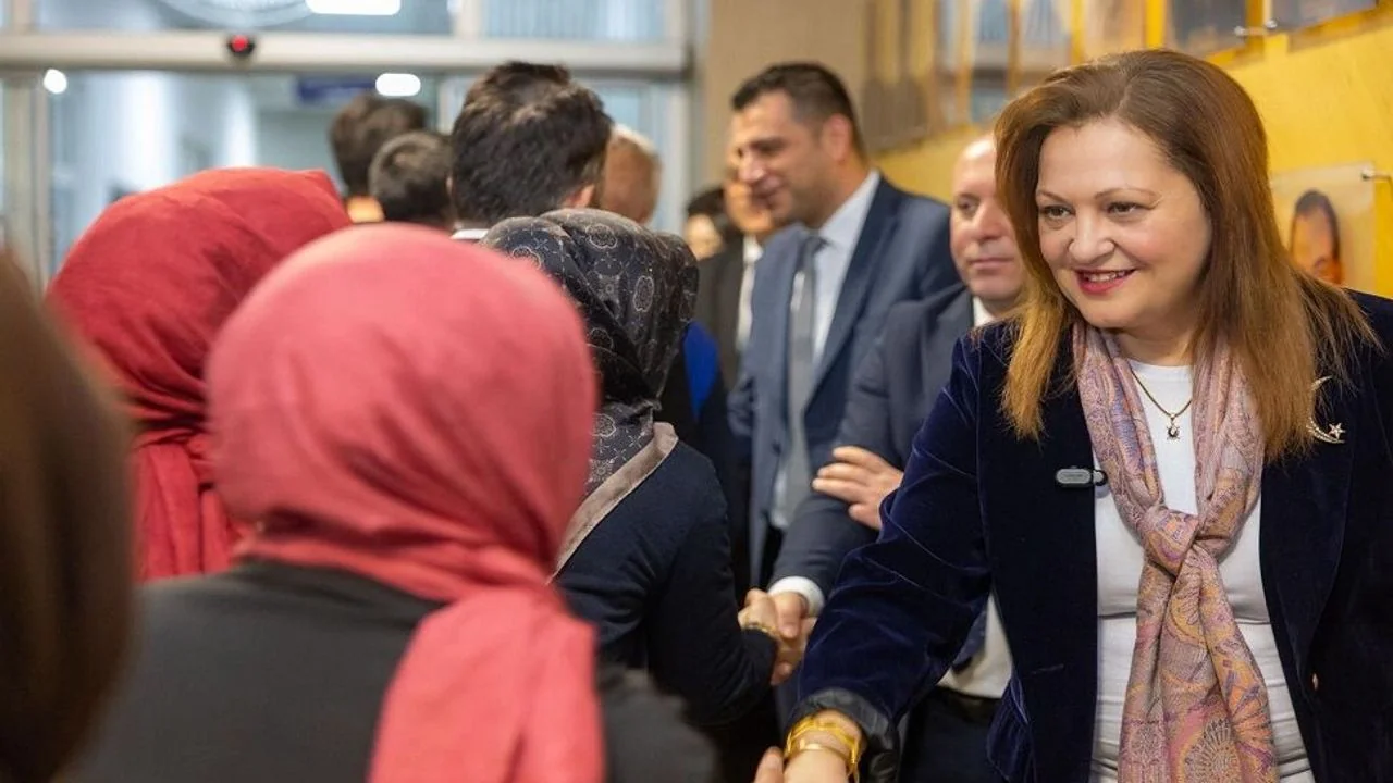 Başkan Köksal Mesaiye Personeliyle Bayramlaşarak Başladı