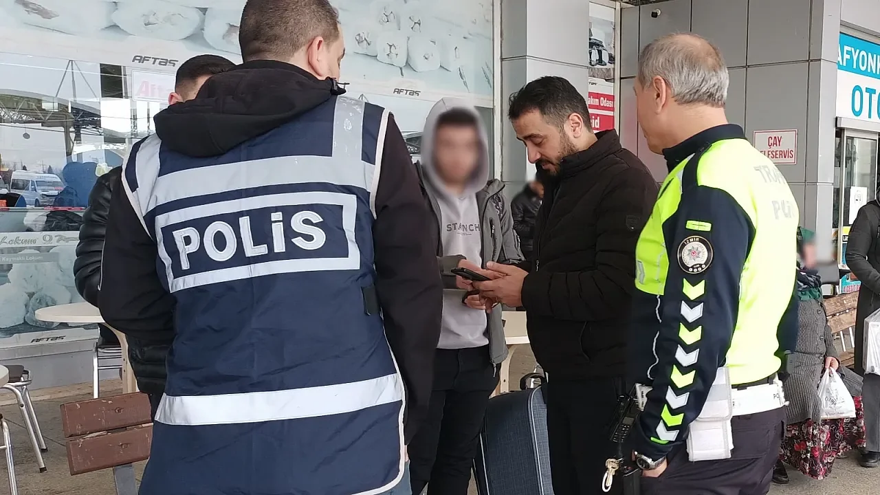 Afyonkarahisar’da Okul Zilinin Çalmasıyla Emniyet Teyakkuza Geçti: Çevre Denetimleri Sıkılaştırıldı