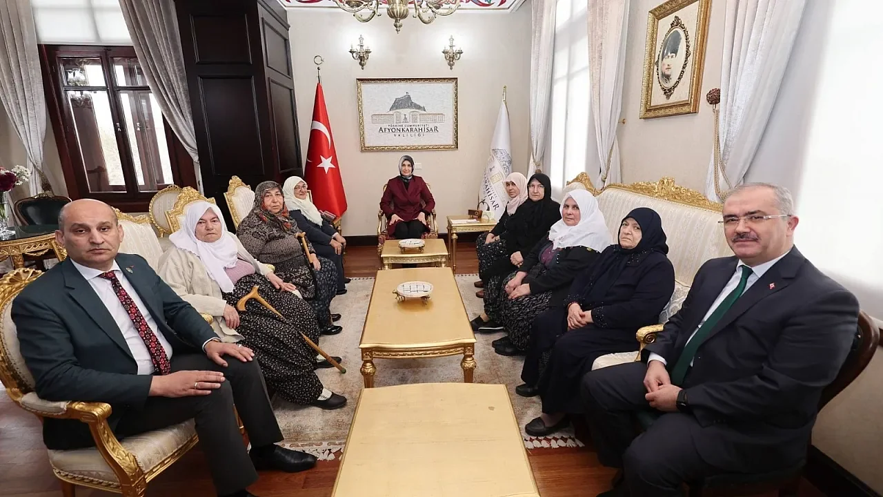 Vali Yiğitbaşı’ndan Şehit Ailelerine Vefa: Kahramanların Emanetleri Makamda Ağırlandı