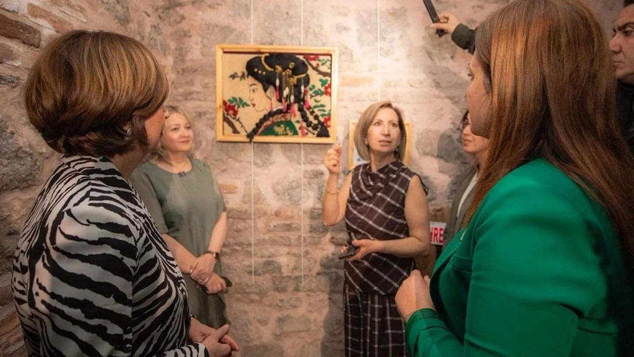 İpeğin Binlerce Yıllık Tarihi Afyonkarahisar'da: "Efsanelerle İpek" Sergisi AKM'de Açıldı