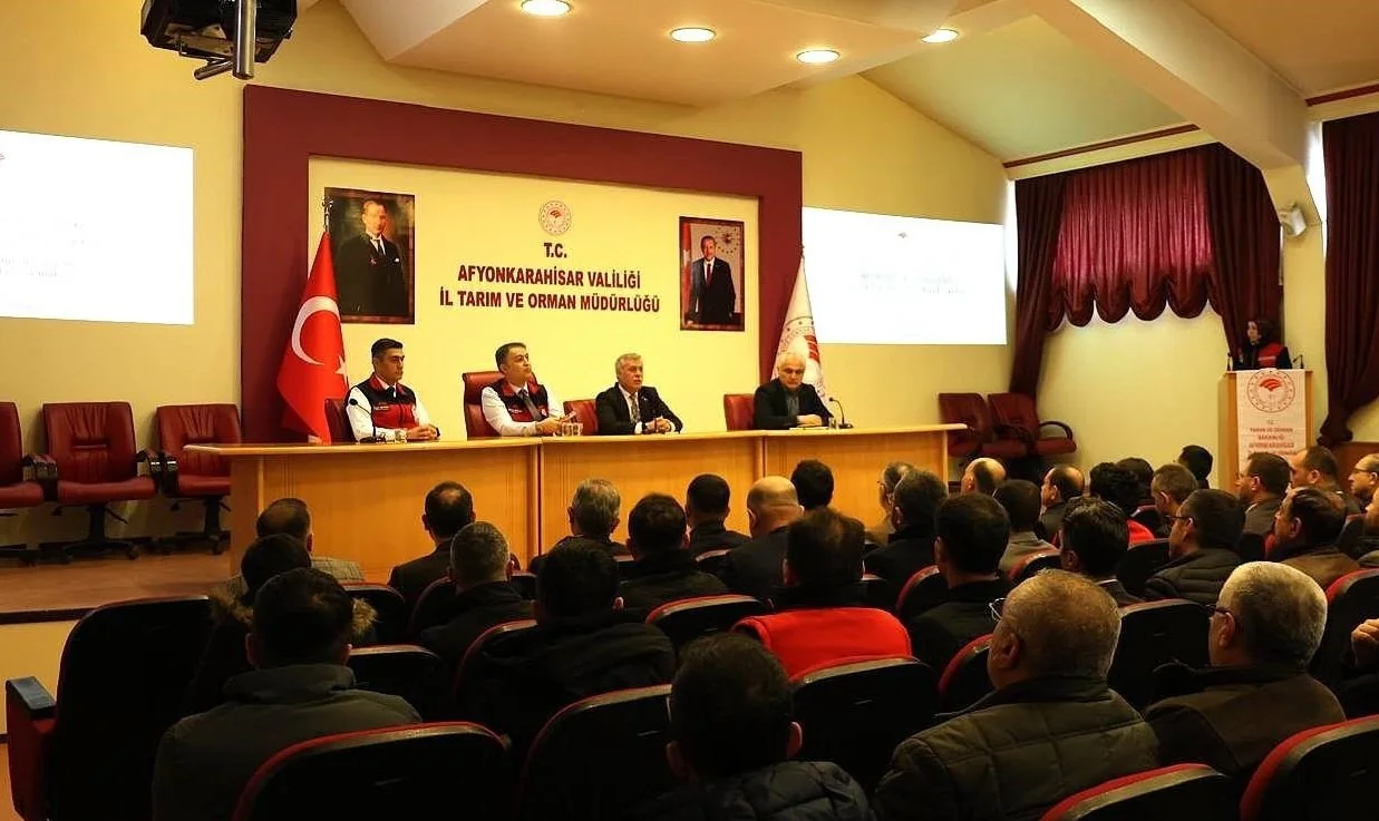 Afyonkarahisar'da Zirai İlaç Bayilerine Kapsamlı Bilgilendirme Eğitimi Düzenlendi