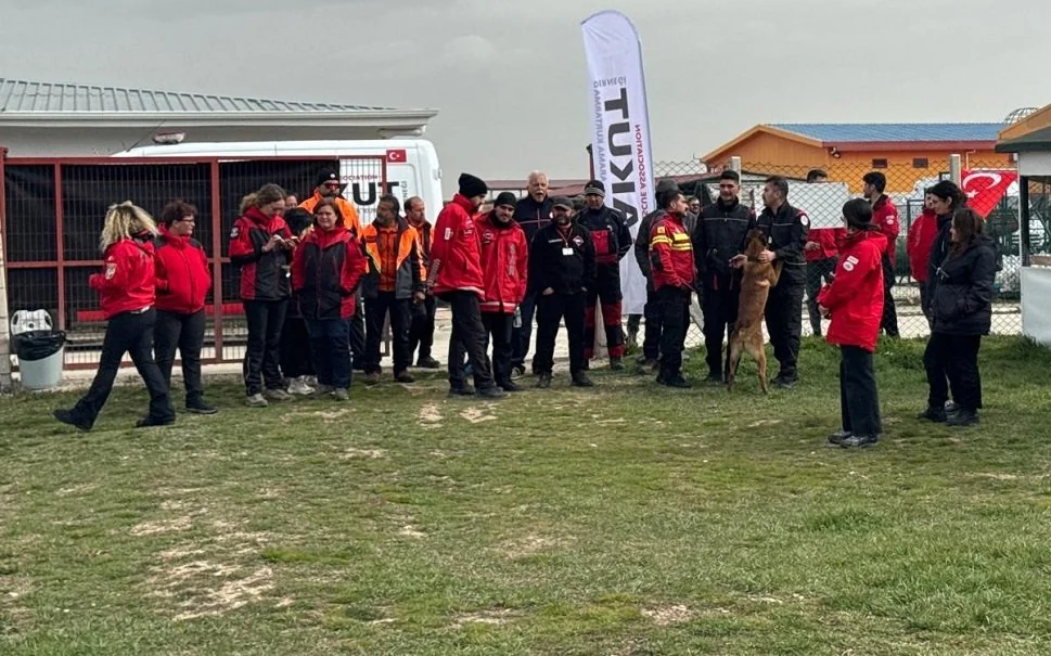 Afyonkarahisar'da Uluslararası Arama Kurtarma Köpekleri Zorlu Sınavdan Geçiyor