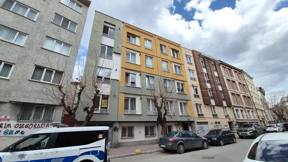 Eskişehir'de Üniversite Öğrencisi 4. Kattan Düşerek Ağır Yaralandı