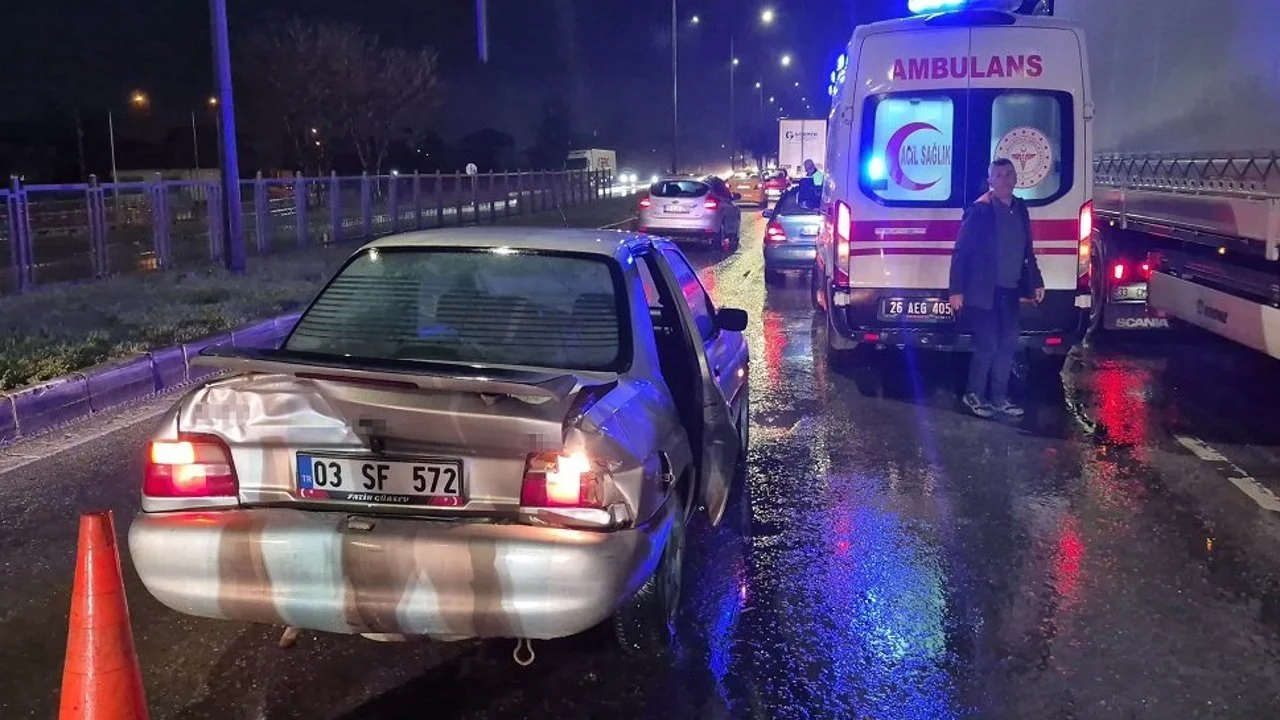 Eskişehir Çevre Yolu'nda Zincirleme Kaza: 4 Kişi Yaralandı
