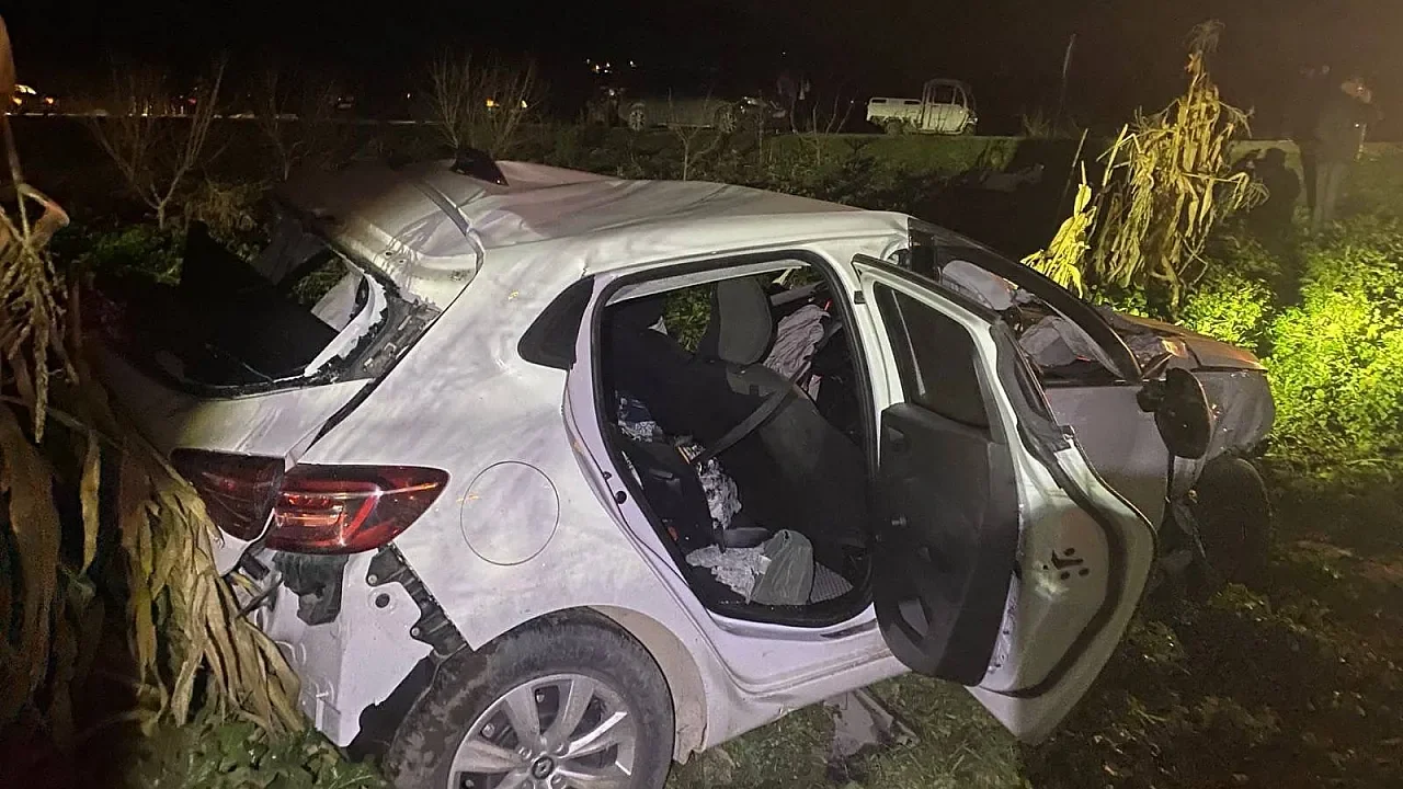 Osmaneli-İznik Yolunda Korkutan Kaza: İki Tıra Çarpan Otomobil Tanınmaz Hale Geldi