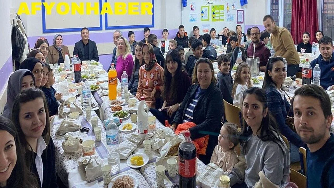 Bozhüyük Köyü’nde Geleneksel İftar Sofrası: Eğitim ve Maneviyat Bir Arada