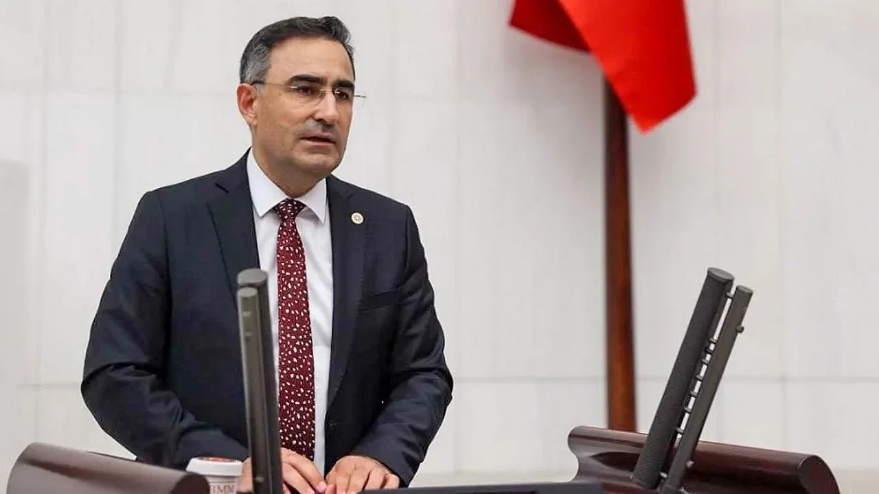 Milletvekili Arslan’dan Özgür Özel’e Sert Tepki: "Şantiye Mi Kuruyorsunuz, Can Mı Kurtarıyorsunuz?"