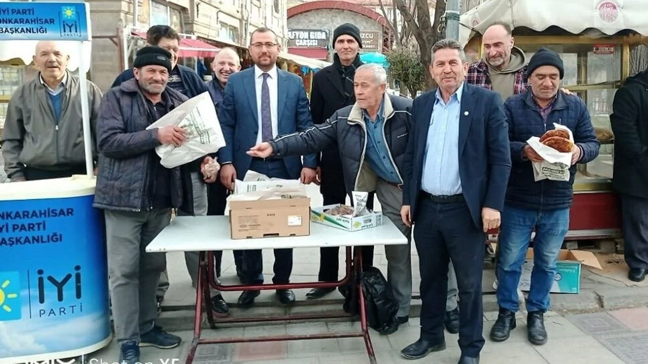 İYİ Parti Afyonkarahisar Merkez İlçe Teşkilatı'ndan Ramazan'da Anlamlı İkram