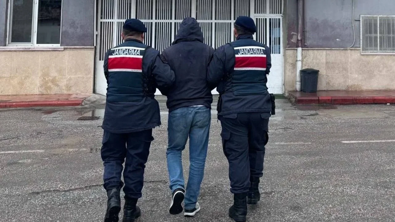 Afyonkarahisar'da 14 Yıl Kesinleşmiş Hapis Cezası Bulunan Firari Operasyonla Yakalandı
