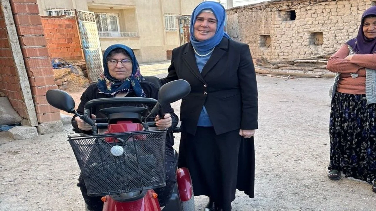 Kadınanalar Kültür Derneği’nden İhtiyaç Sahibi Vatandaşa Elektrikli Sandalye Desteği