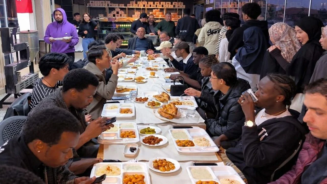 Afyonkarahisar'da Eğitim Gören Uluslararası Öğrenciler İftar Sofrasında Ağırlandı