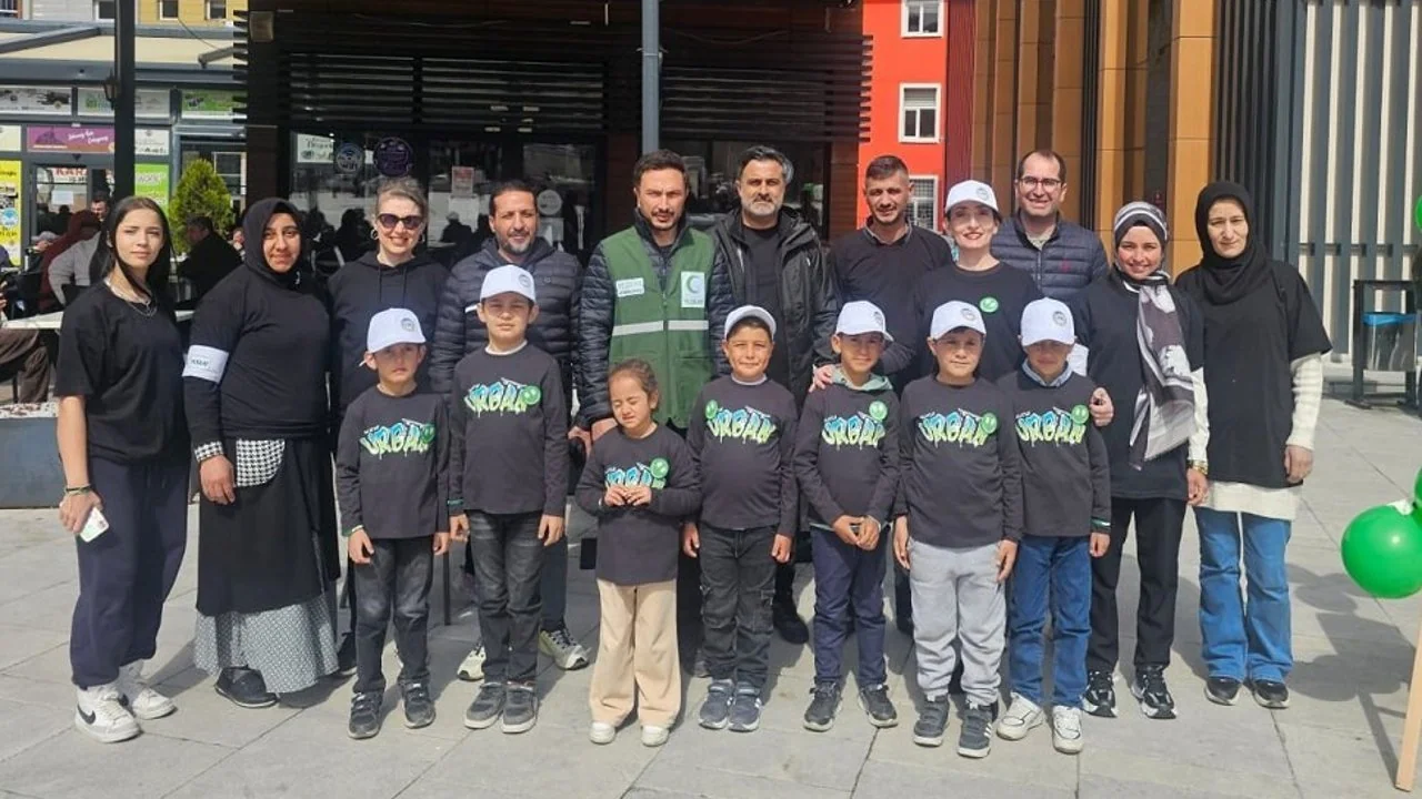 Kışlacık İlkokulu Öğrencilerinden Kent Meydanı'nda Bağımlılığa Karşı Anlamlı Mesaj