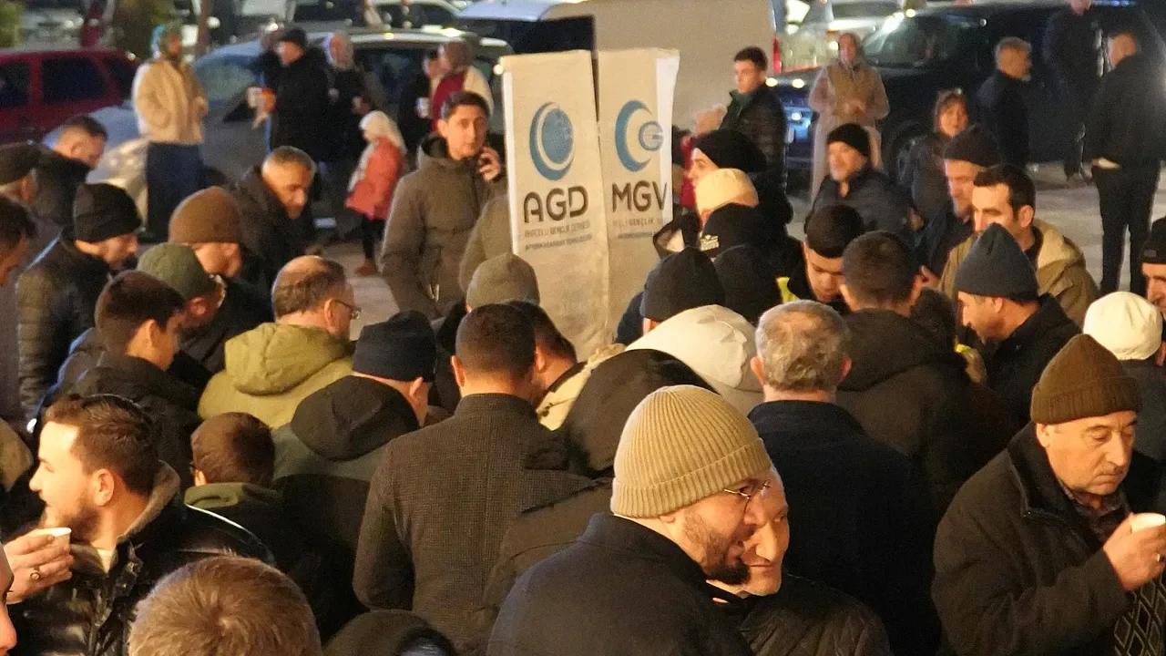 AGD Afyonkarahisar Şubesi Geleneği Bozmadı: Miraç Kandili’nde Ballı Süt İkramı