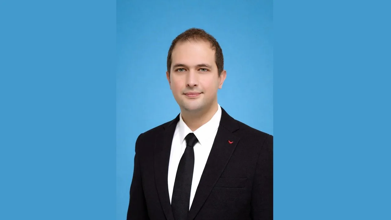 İYİ Partili Konuralp'ten Bayram Mesaisi: "Gençler Umutsuzluk ve Kaygı Kıskacında"