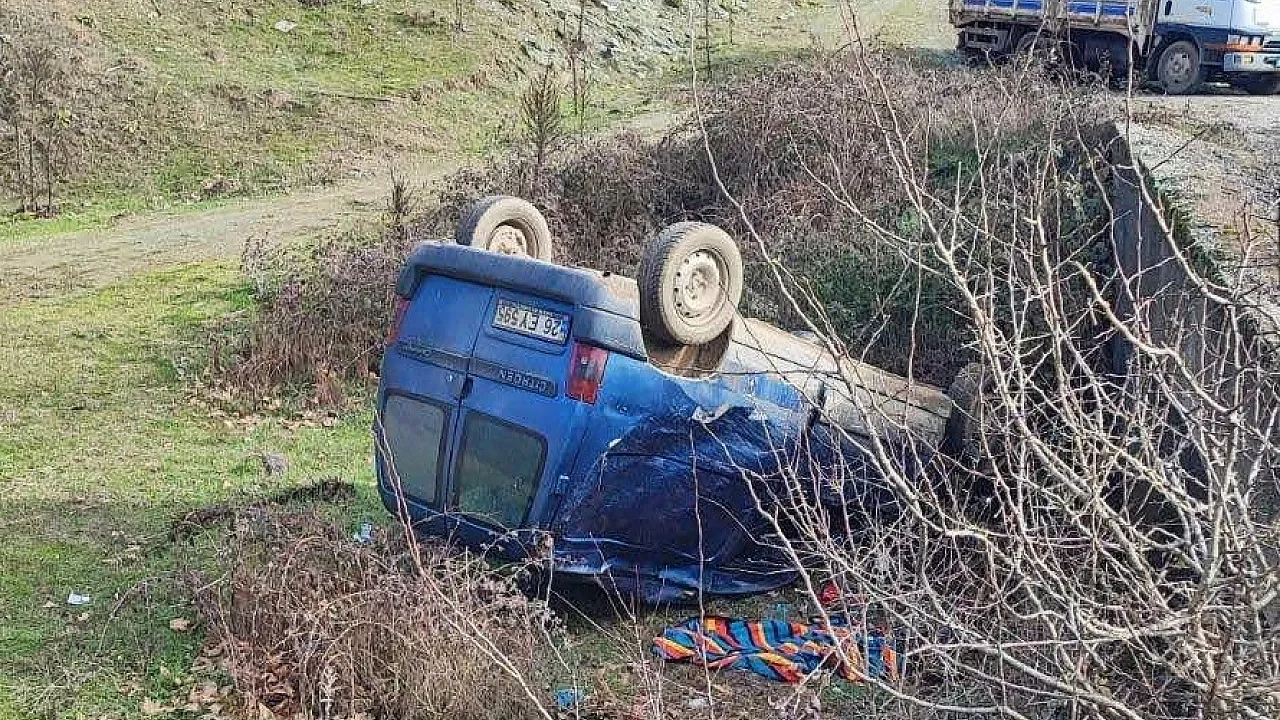 Bilecik’te Korkutan Kaza: Hafif Ticari Araç Köprüden Aşağı Uçtu